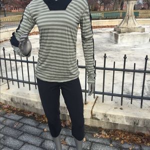 Size 8 black Lululemon capri yoga pants.